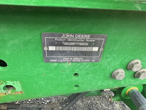 6125M 2016 John Deere