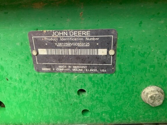 6125M 2016 John Deere