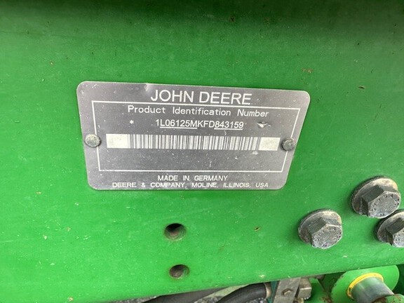 6125M 2015 John Deere