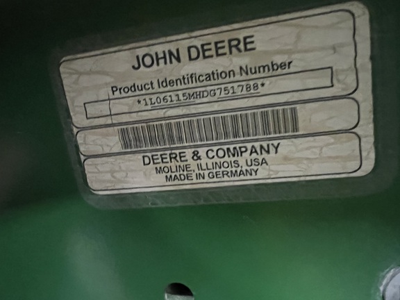 6115M 2013 John Deere