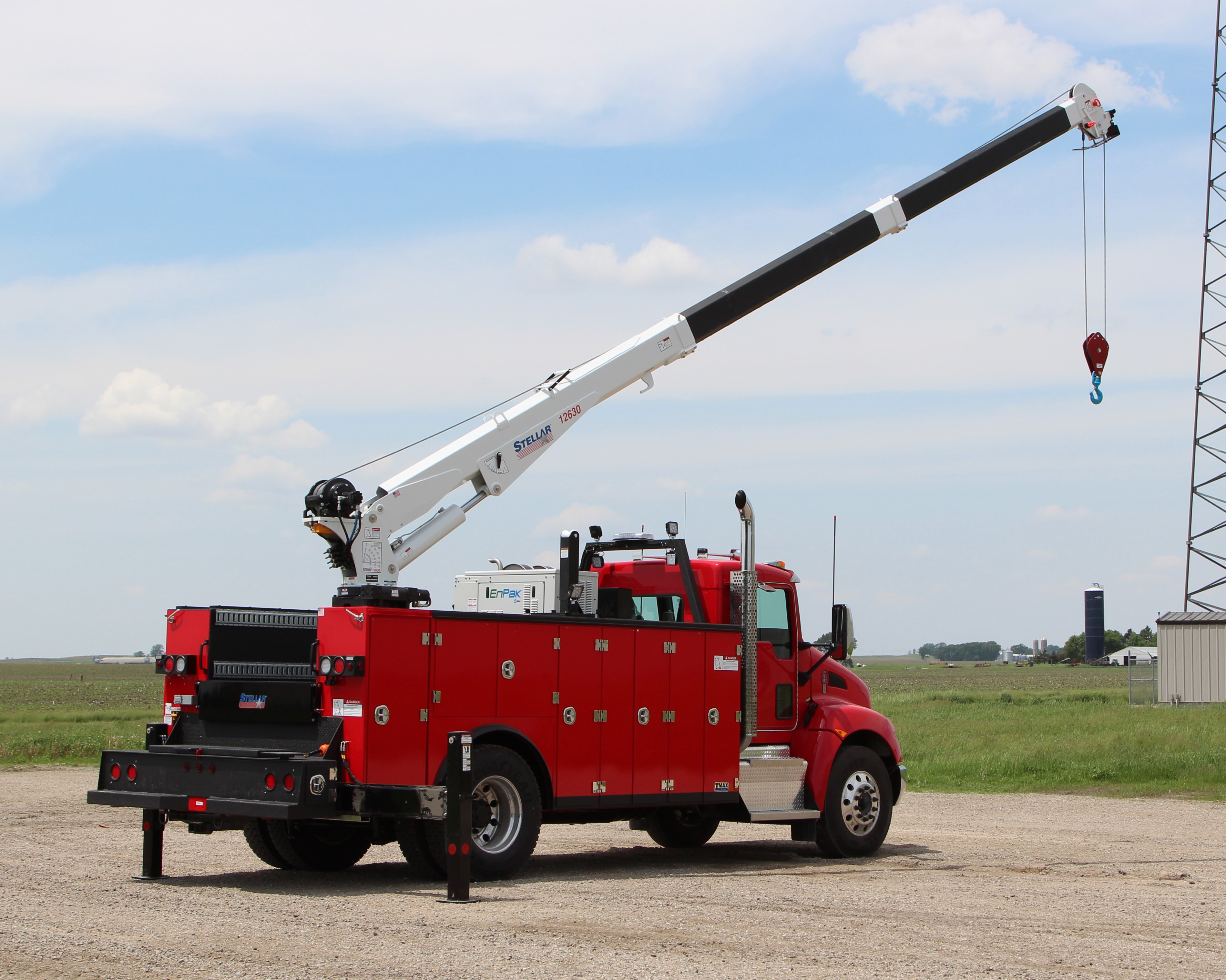 Heavy-Duty Cranes Equipment Image