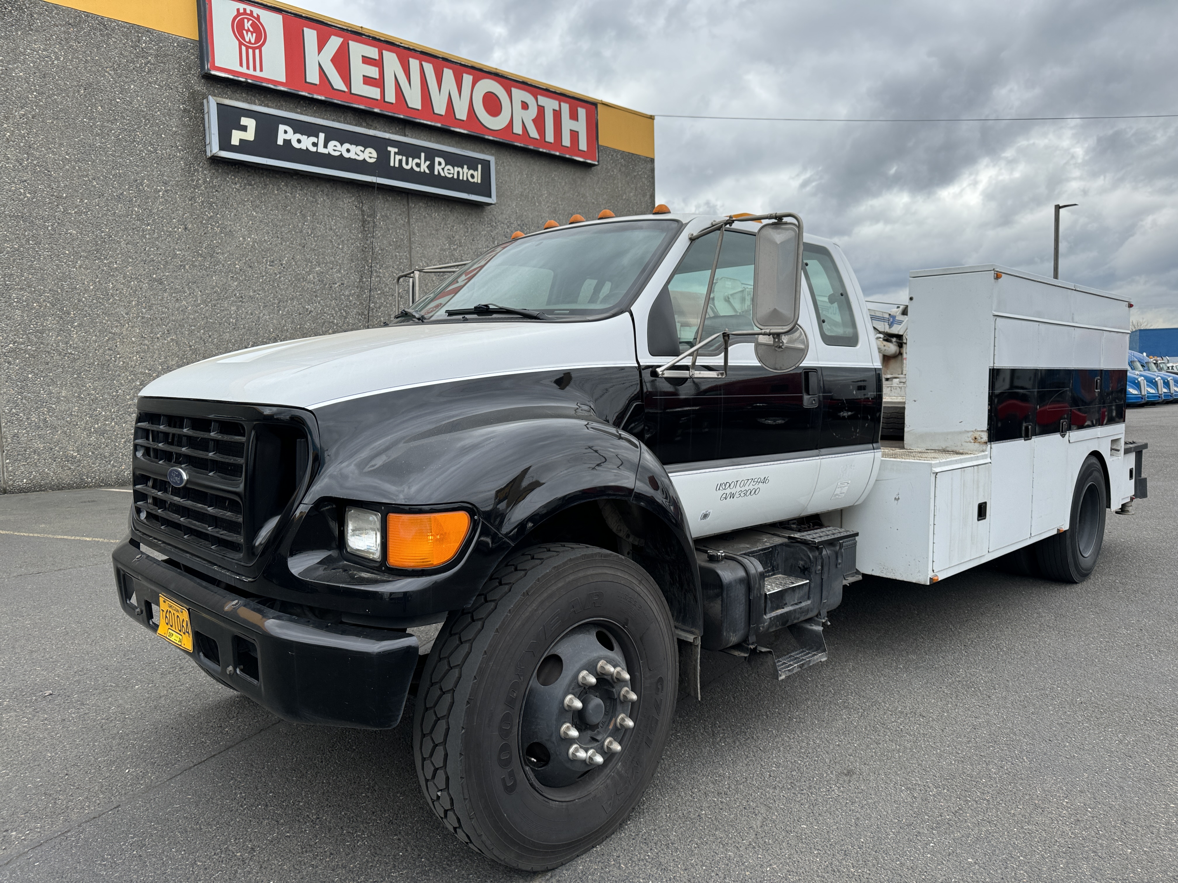 Ford F750 2000